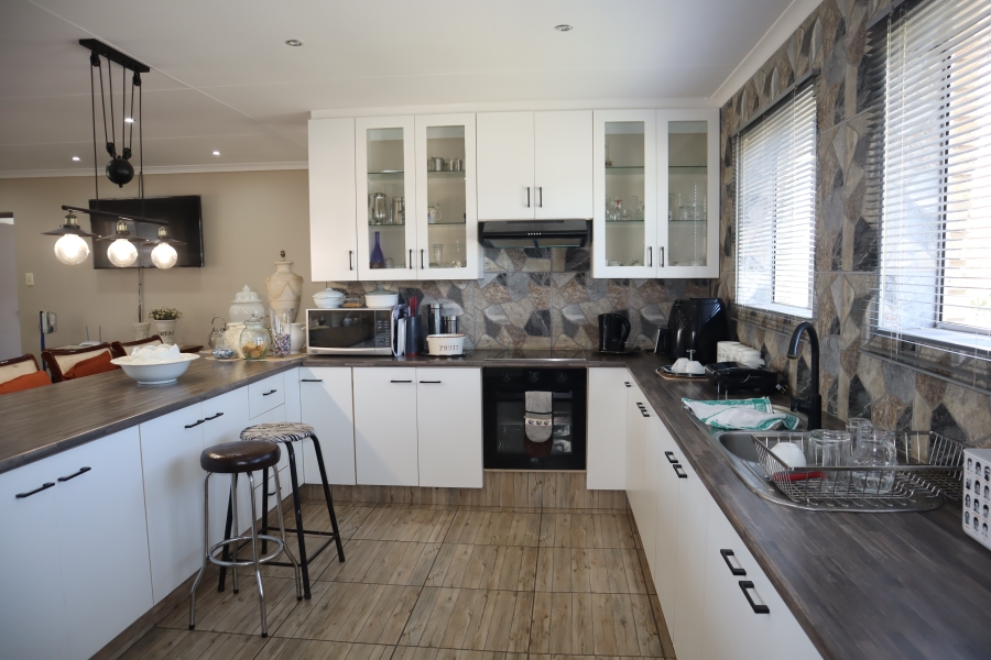 3 Bedroom Property for Sale in Wavecrest Eastern Cape